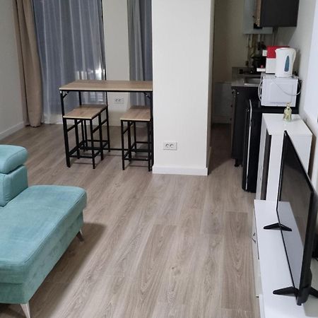 Apartament Cwa 1 Aeroport Otopeni Exteriör bild