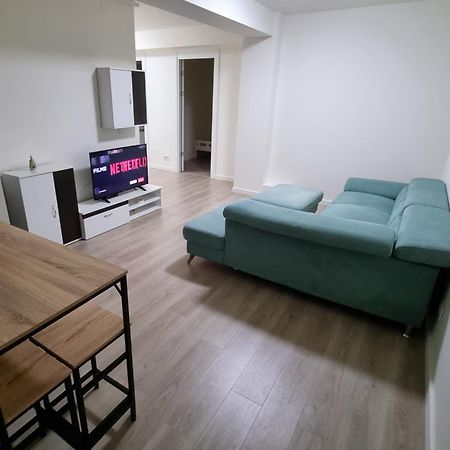 Apartament Cwa 1 Aeroport Otopeni Exteriör bild