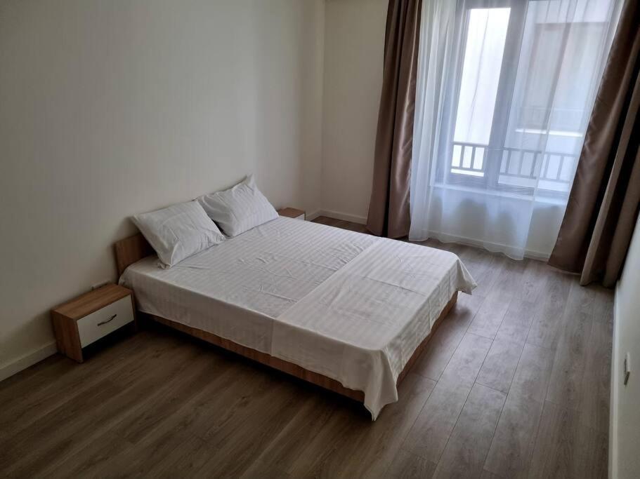 Apartament Cwa 1 Aeroport Otopeni Exteriör bild