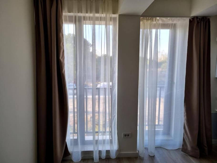 Apartament Cwa 1 Aeroport Otopeni Exteriör bild